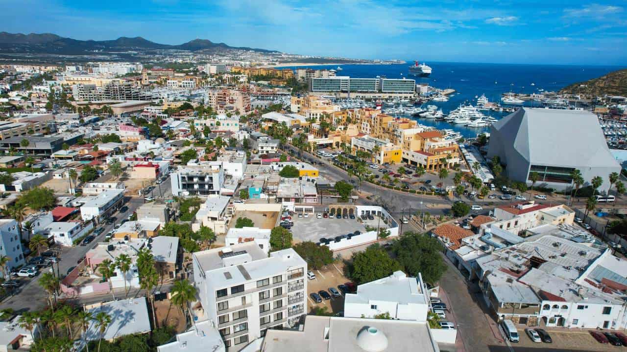 Pedregal Hillside Home With Stunning Ocean Views And Close Proximity To The Marina. Perfect For Luxury Living In A Prestigious Neighborhood.