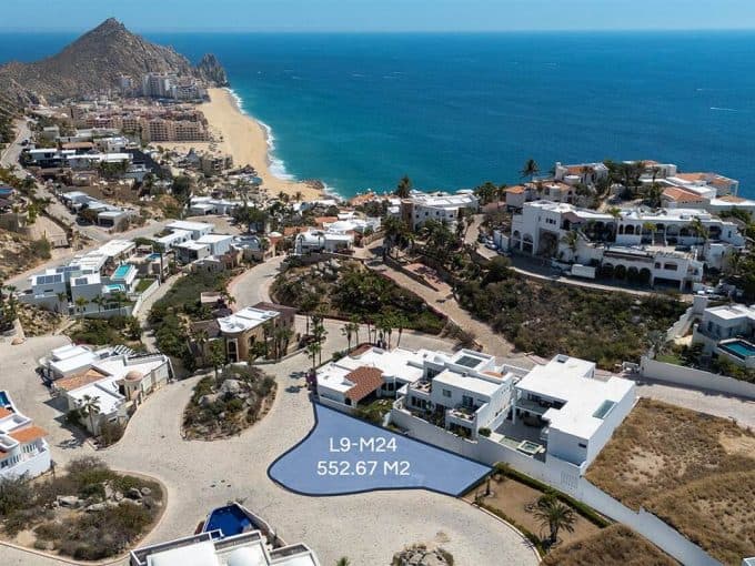 Pedregal Hillside Home With Stunning Ocean Views And Proximity To The Marina. Perfect For Luxury Living In A Scenic Coastal Setting.