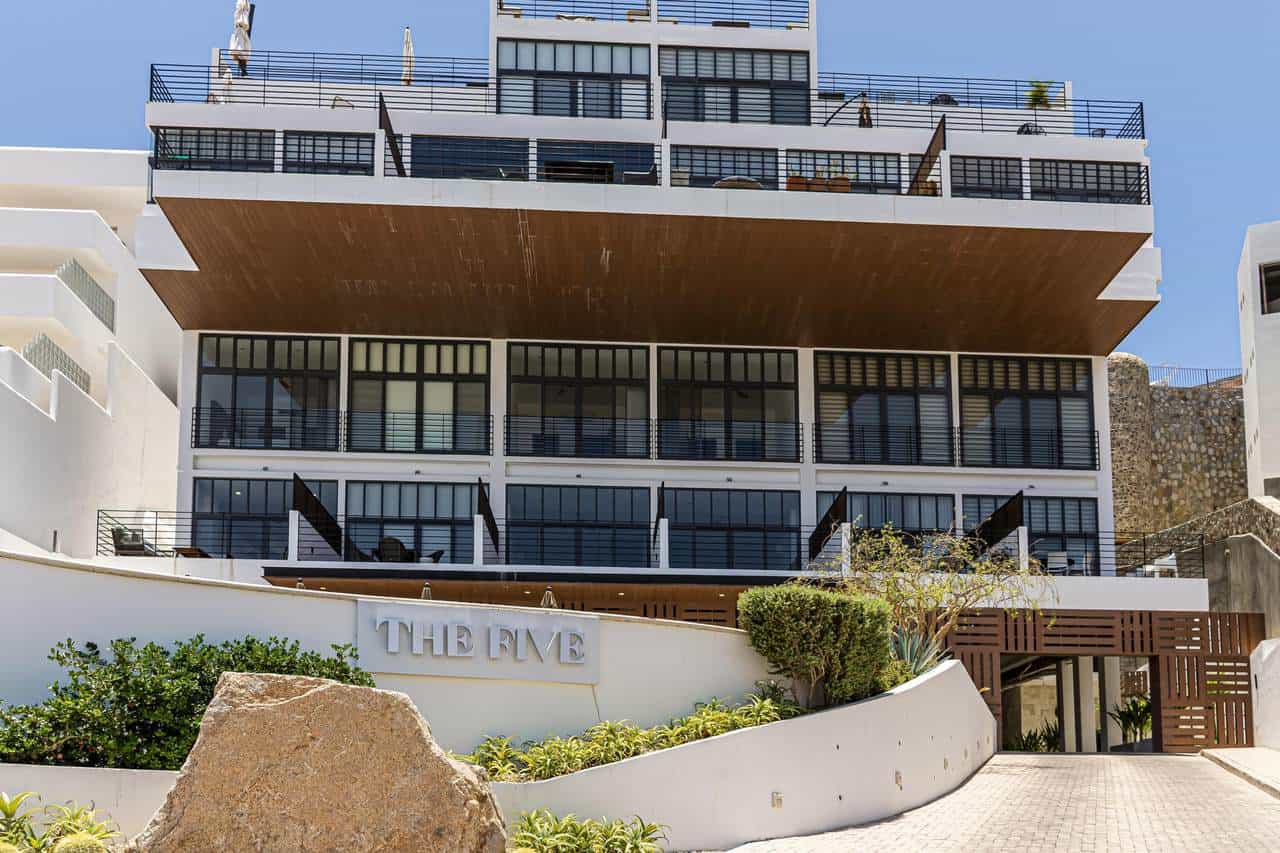 Pedregal Luxury Hillside Villa With Expansive Ocean Views And Modern Design.