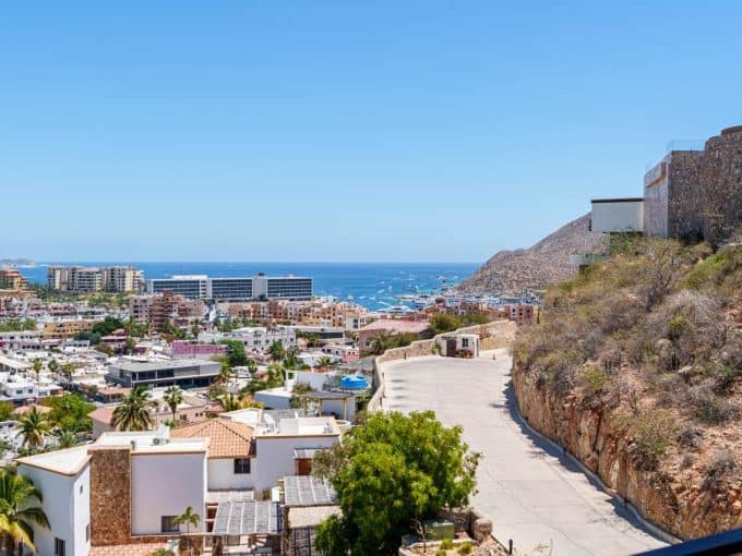 Pedregal Hillside Home With Stunning Ocean Views And Nearby Marina. Perfect For Luxury Living In A Scenic Coastal Setting.