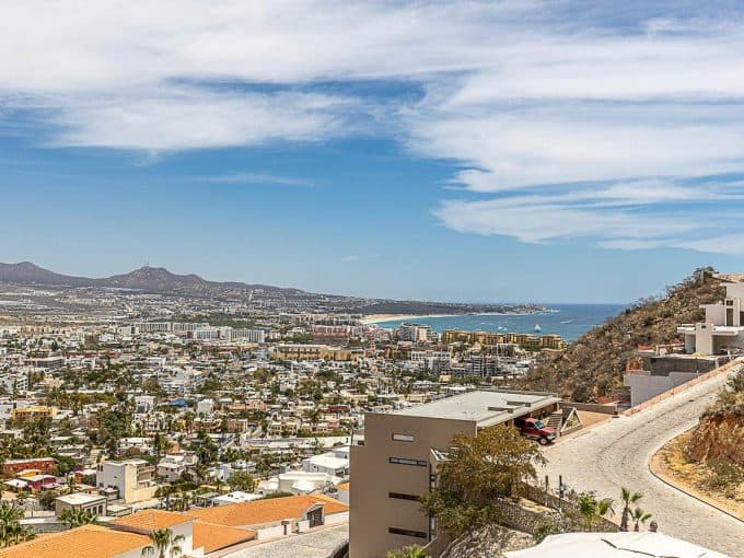 Pedregal Hillside Home With Stunning Ocean Vistas And Cityscape In The Background. Perfect For Luxury Living And Enjoying Breathtaking Sunsets.