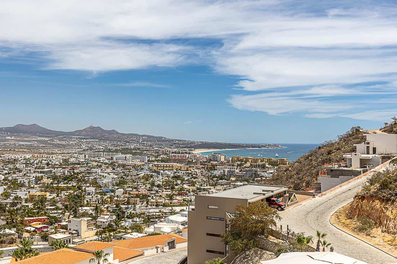 Pedregal Hillside Home With Stunning Ocean Vistas And Cityscape In The Background. Perfect For Luxury Living And Enjoying Breathtaking Sunsets.